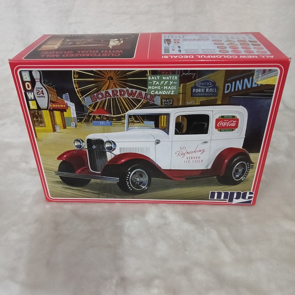 MPC 1/25 1932 Ford Sedan Delivery Coca-Cola Model Kit MPC882/12 Street Rod